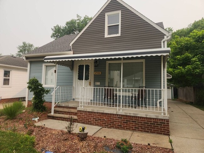 Building Photo - 2506 Torrington Ave