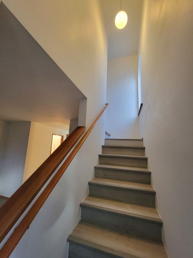 Building Photo - 2804 Pine Rd NE