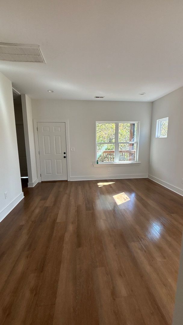 Building Photo - 3014 N Chamberlain Ave