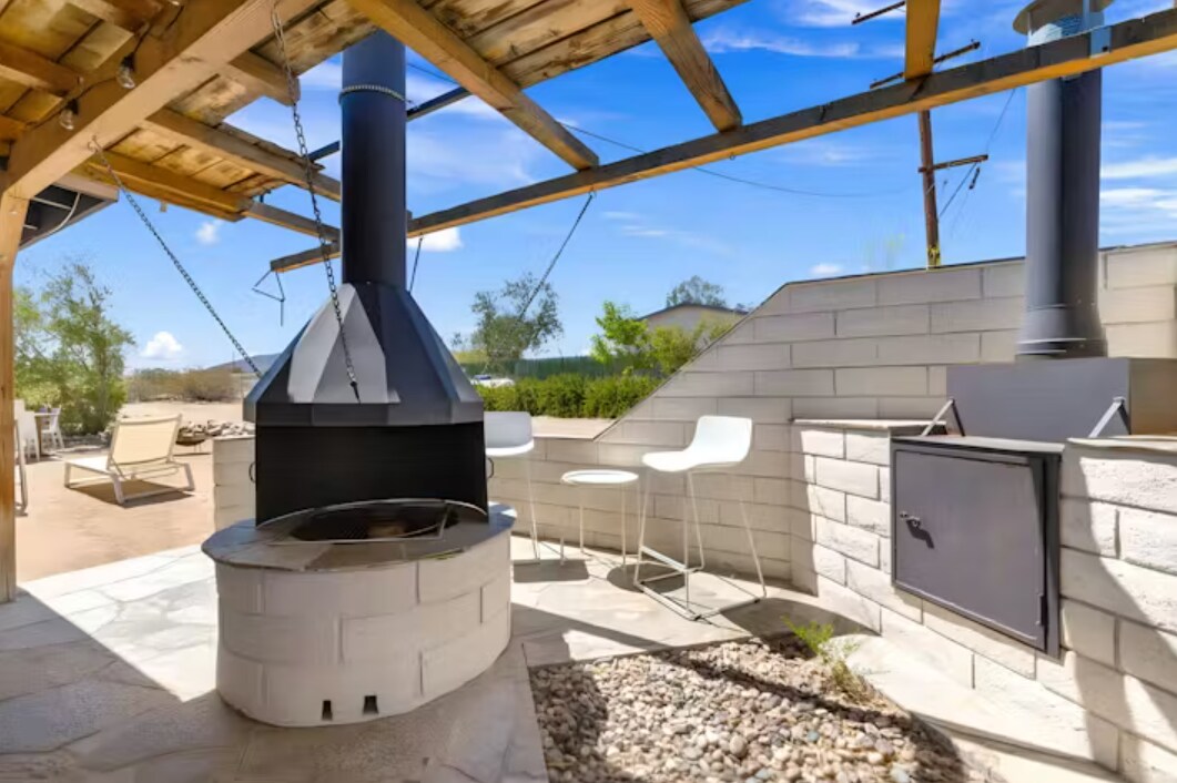 Building Photo - 7657 N Star Ave