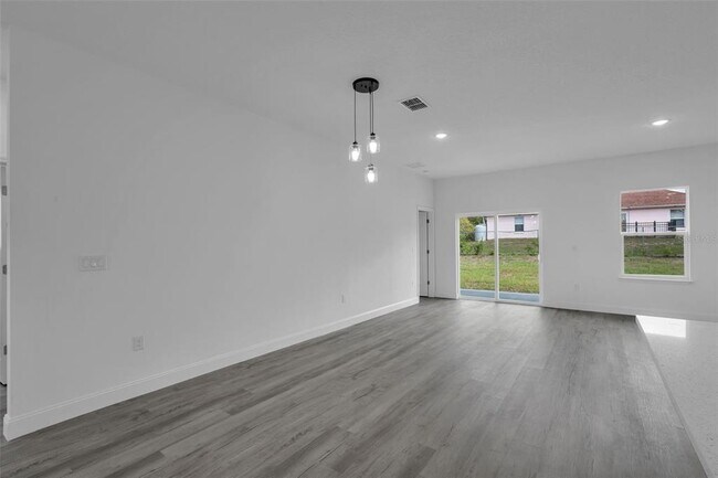 Building Photo - 2211 SW 153rd Pl Rd