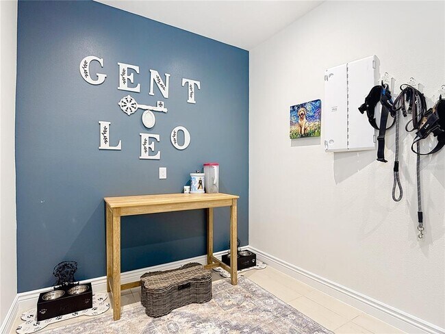 Building Photo - 6485 Shimmering Shrs Ln