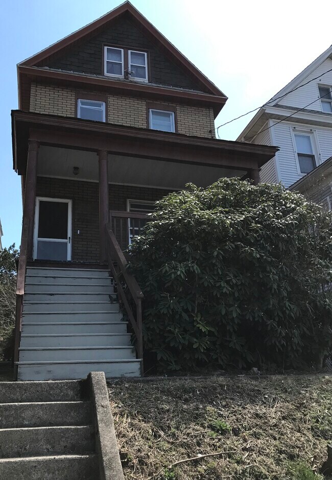 Building Photo - 611 Crown Ave