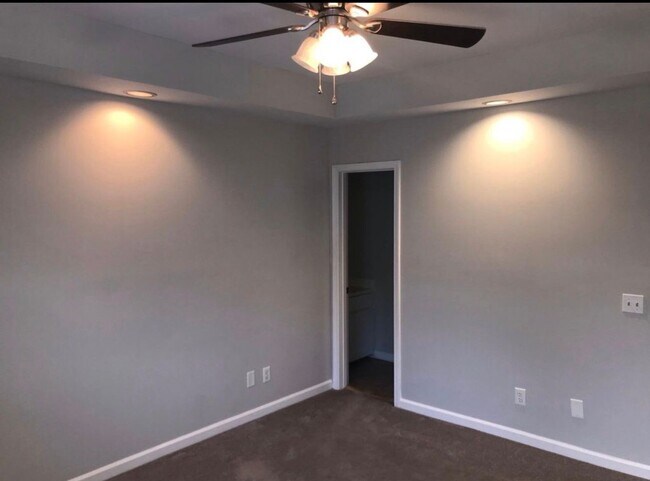 Building Photo - Nice and large 2 BR, 2.5 bath townhouse in Antioch, TN