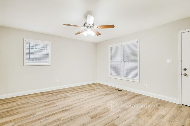 Building Photo - 5484 Pine Dr SW