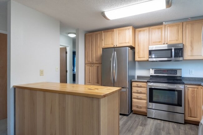 Building Photo - 2 Bed/1Ba Condo