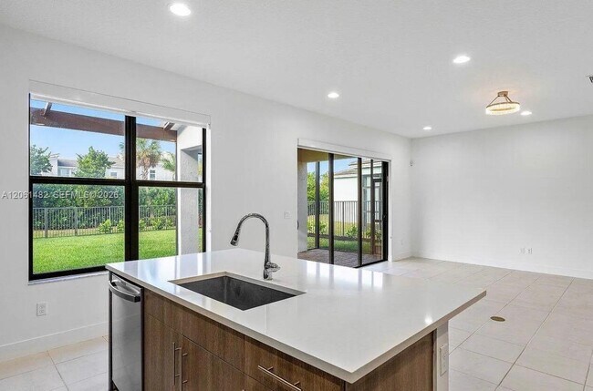 Building Photo - 5485 Starfish Rd