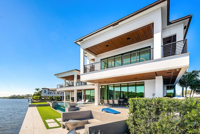 Building Photo - 2934 NE 8th Ave