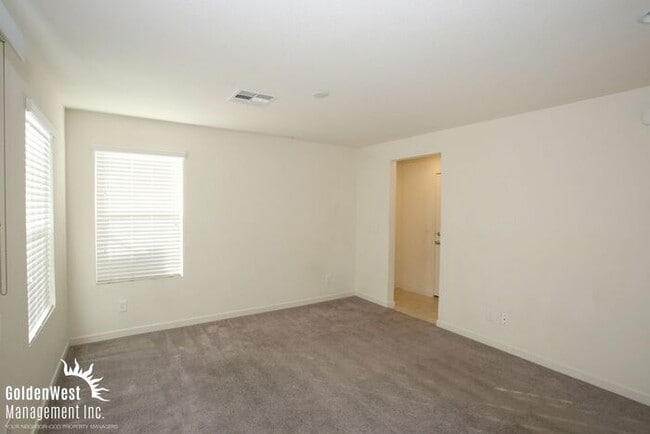 Building Photo - Modern 3Bdm 2.5Ba Two-Story Home in the Heart of Las Vegas - MI Special