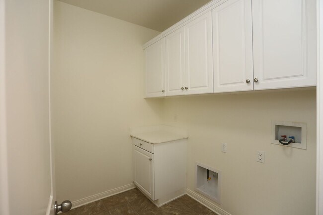 Building Photo - 509 S Trident St