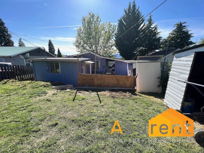 Building Photo - Beautiful Single-Level Home Located in the...