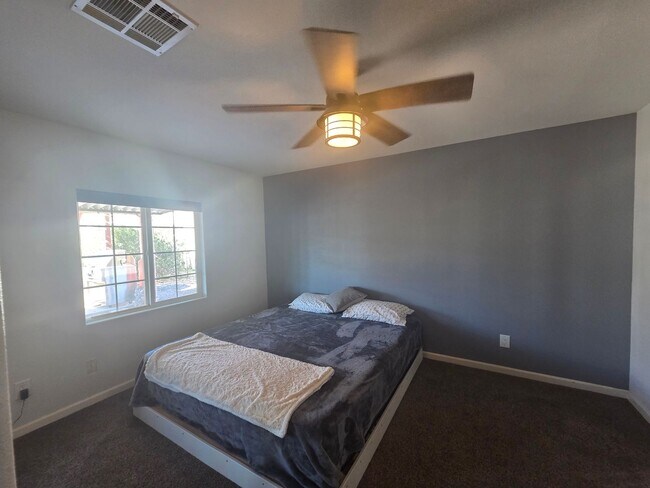 Building Photo - STUNNING PROPERTY-3 bedroom/2 bath Manufacture home in Central Bullhead City