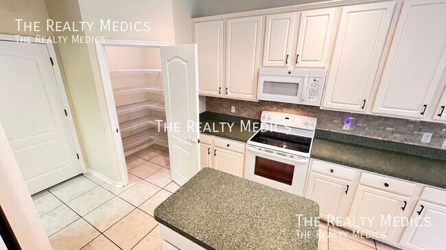 Building Photo - 7823 Fernleaf Dr