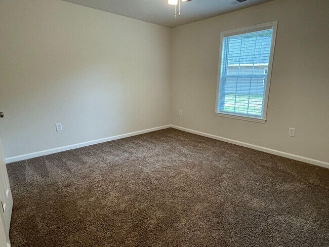 Building Photo - 1525 S Aspen St