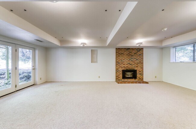 Building Photo - 3 Bedroom Home on Peaceful Property