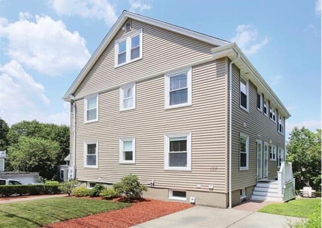 Building Photo - 107 Charlesbank Rd