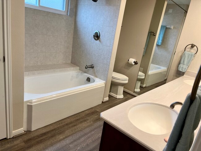 Building Photo - 1707 Mayflower Dr