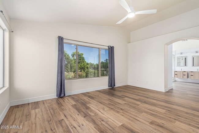 Building Photo - 602 W Canary Way