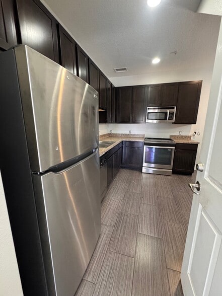 Building Photo - 9635 Tivoli Villa Dr