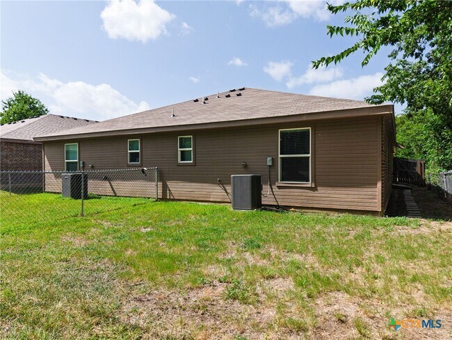 Building Photo - 913 Ashwood Dr