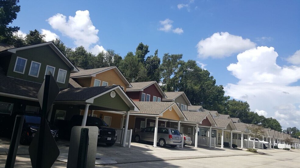 Building Photo - 12318 Village Maison Dr