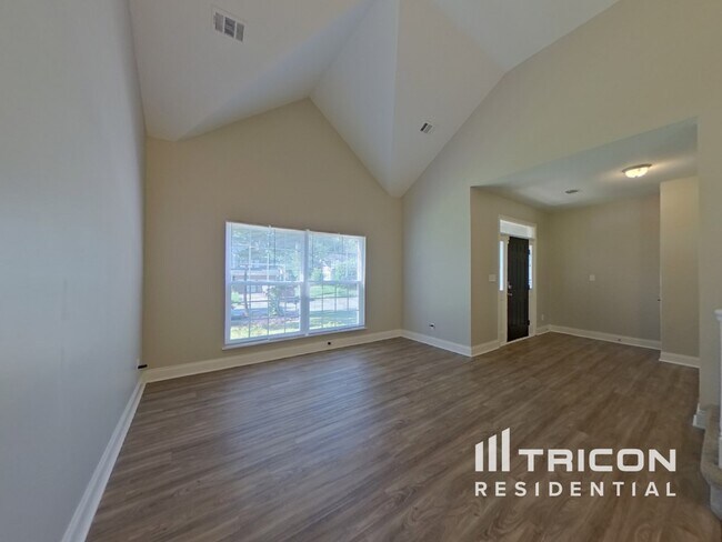 Building Photo - 5604 Bluff Ct