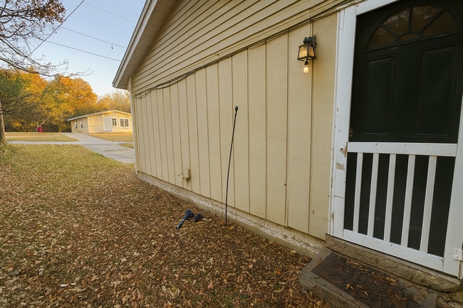 Building Photo - 3554 Plymouth Dr