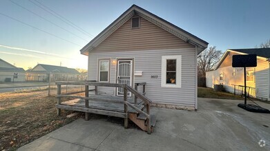 Building Photo - $825 - 2 bed 2 bath - Single Family Home