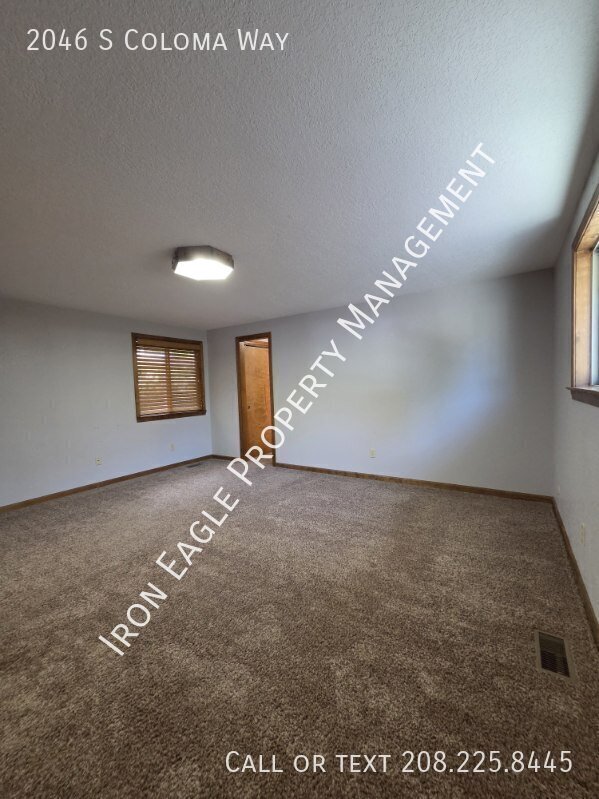 Building Photo - 2046 S Coloma Wy