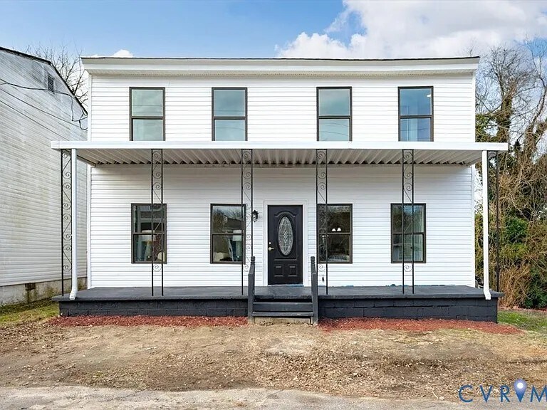 Building Photo - 724 Wilson St