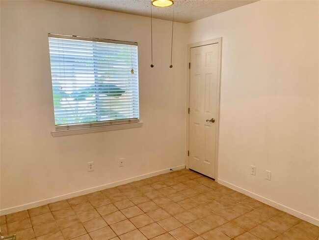 Building Photo - 2793 Spring Moss Dr