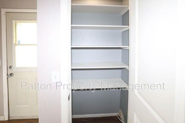 Building Photo - 5207 S Travis St