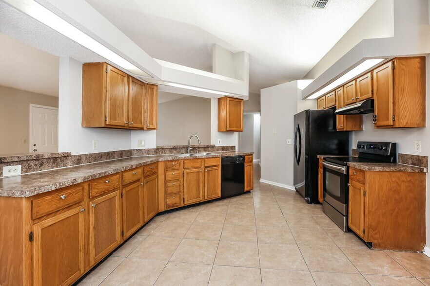 Building Photo - 3379 Deerfield Pointe Dr