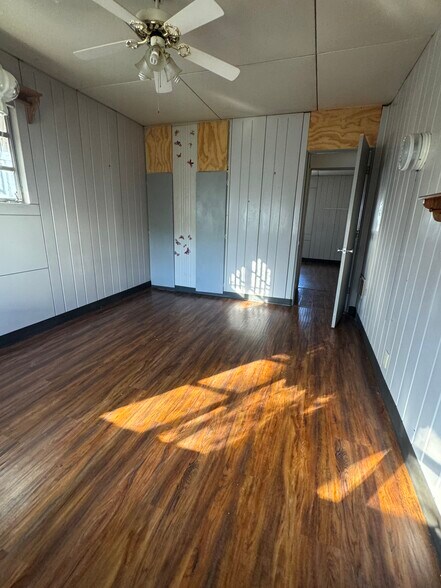 Building Photo - 2119 W Sherwood Ave