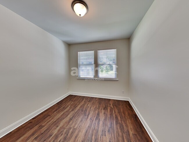 Building Photo - 5961 Hagar Vly Dr