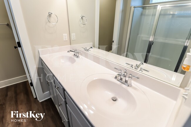 Building Photo - 1376 Woodridge Pl