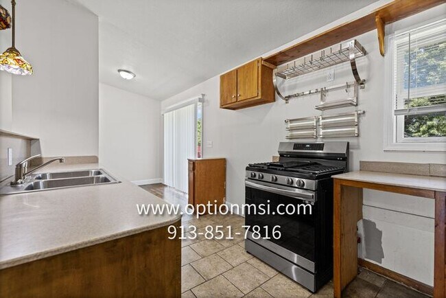 Building Photo - Cimarron Beauty- TRUE 4 bedroom, 2 bath, 1 car garage
