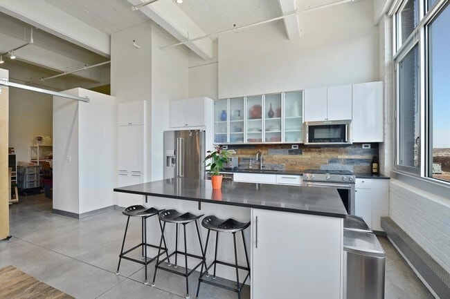 Building Photo - 700 N Washington Ave