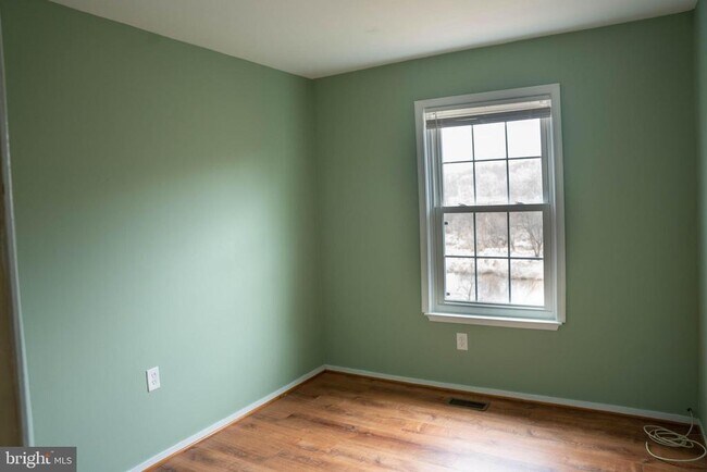 Building Photo - 8654 Venoy Ct