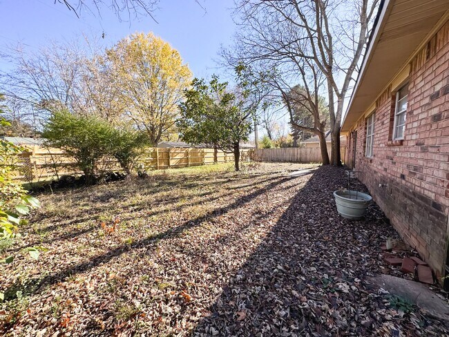 Building Photo - 3bd/2ba Fayetteville Home Available!
