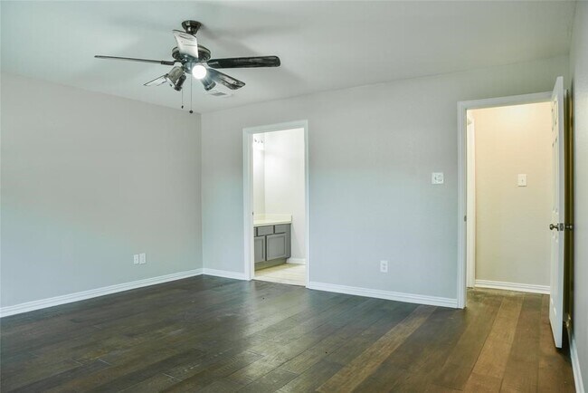 Building Photo - 6626 Crystal Point Dr