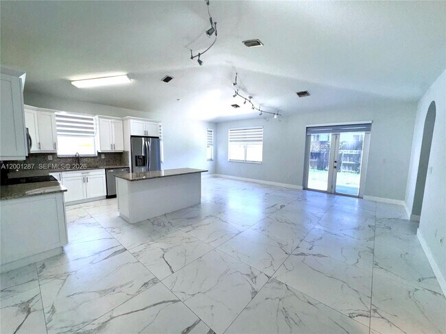 Building Photo - 21405 Ingraham Ave Rd