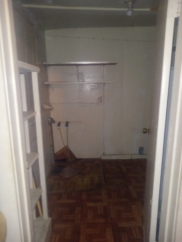 Building Photo - 374 Person