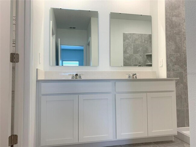 Building Photo - 1926 Niagra Dr