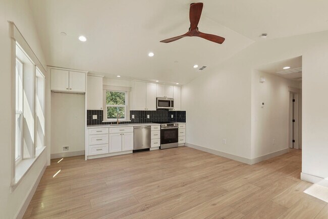 Building Photo - Beautiful 2 bedroom 1 bathroom New Build Close to UC Davis and McGeorge Law School