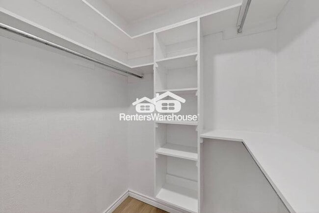 Building Photo - MOVE IN READY COMPLETELY UPDATED - 3BED/2B...
