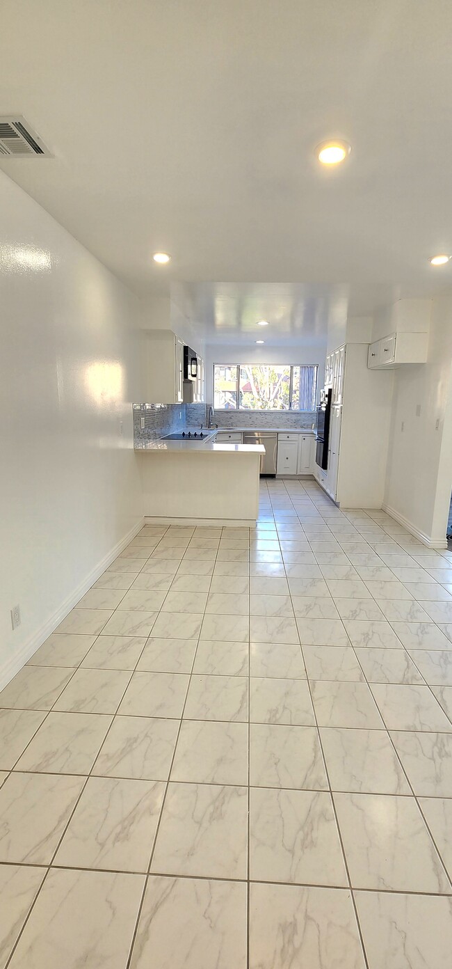 Dining Room - 303 N Swall Dr