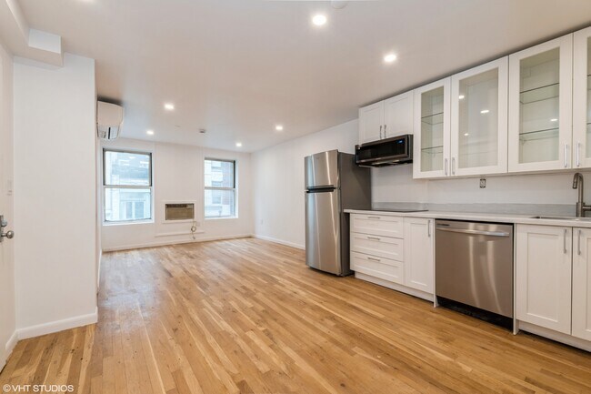 Building Photo - 34 E 20th St