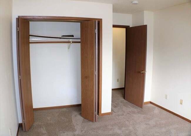 Building Photo - $1,395 | 2 Bedroom + Bonus Room, 1.5 Bathr...