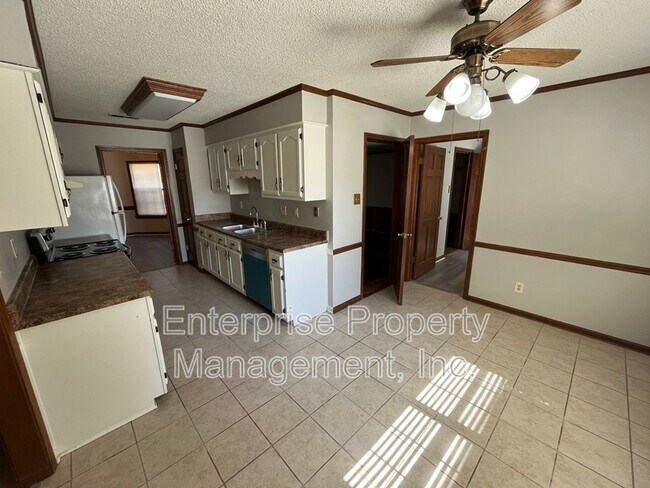 Building Photo - 5429 Craigmont Dr